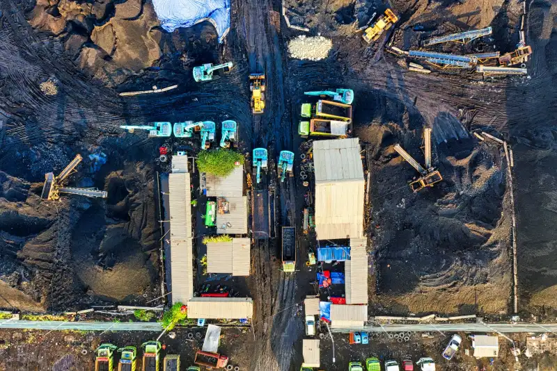 2025年企业建站技术选型:响应式与小程序融合趋势分析