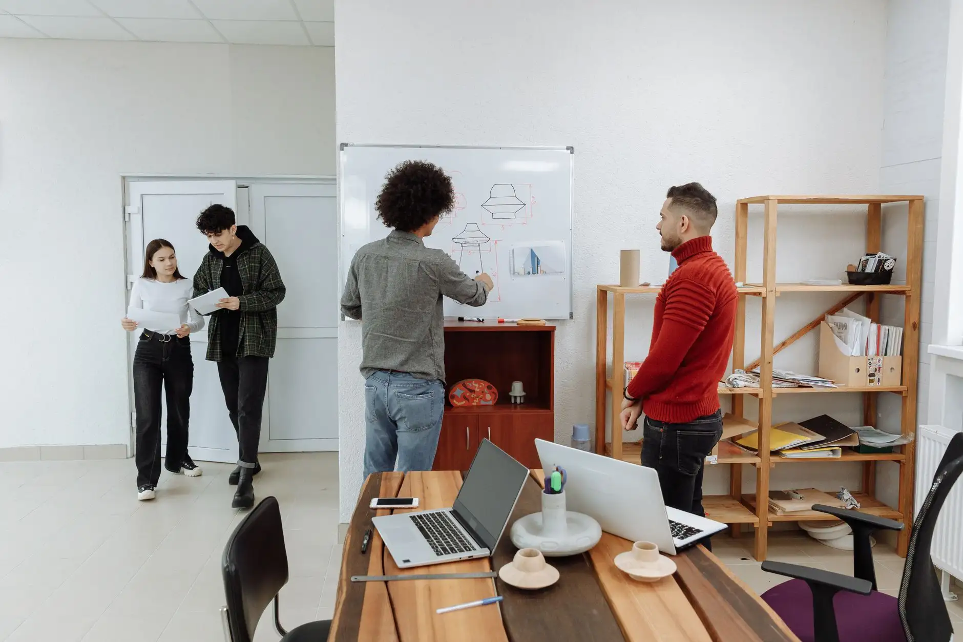 企业线上宣传新选择:网站+小程序组合开发的优势对比正文配图 1